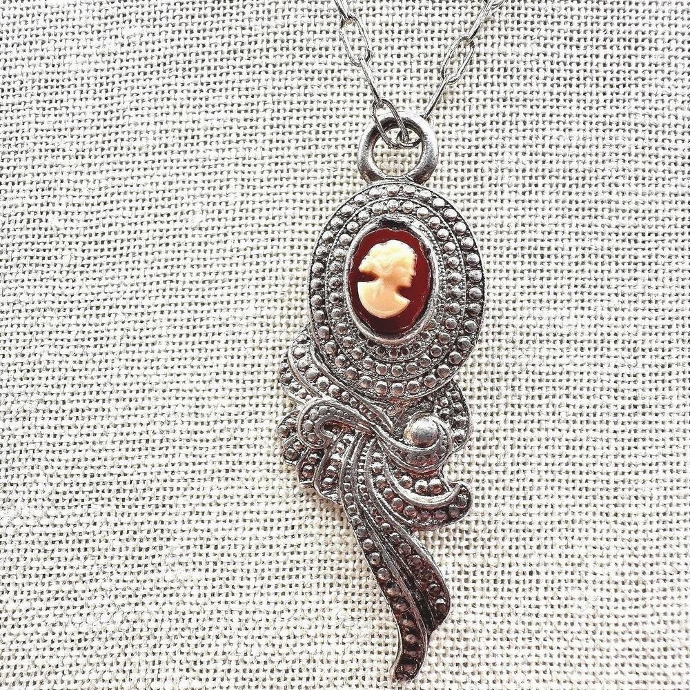 Vintage 90s Red Cameo Silver Tone Pendant Necklace Retro Victorian Style Fashion